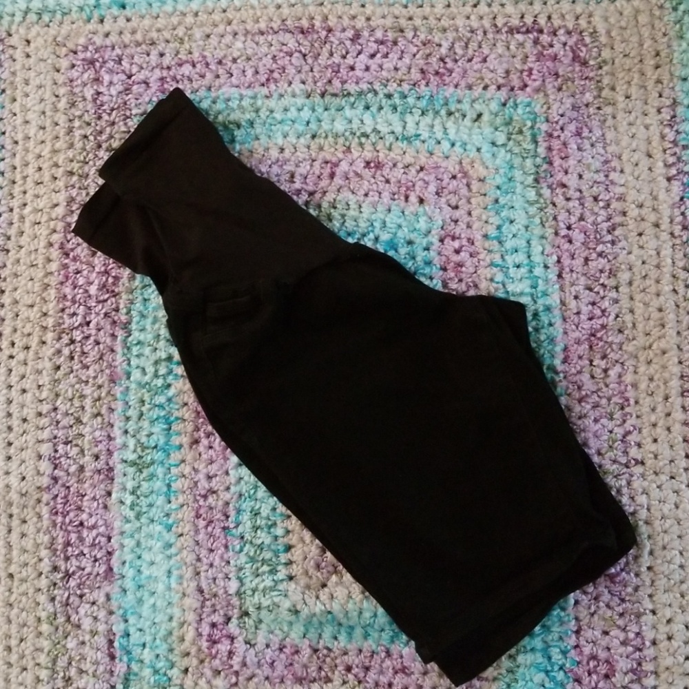 Maternity shorts
